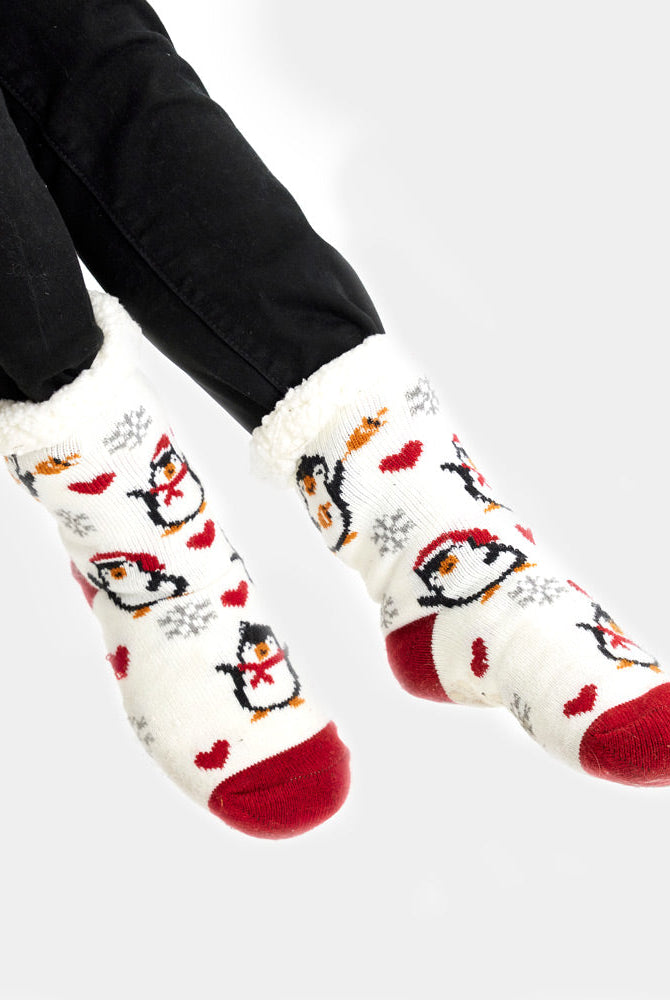 Calcetas Navideñas Afelpadas Blancos Pingüinos y Corazones Unisex