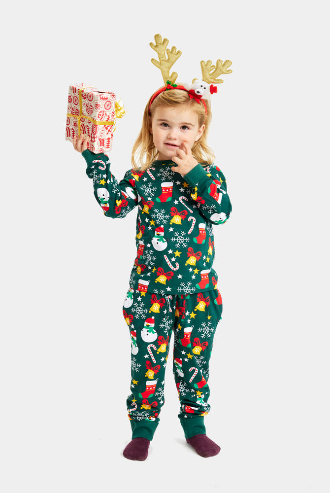 Pijama Navideña para Familia Niña Verde con Motivos Navideños