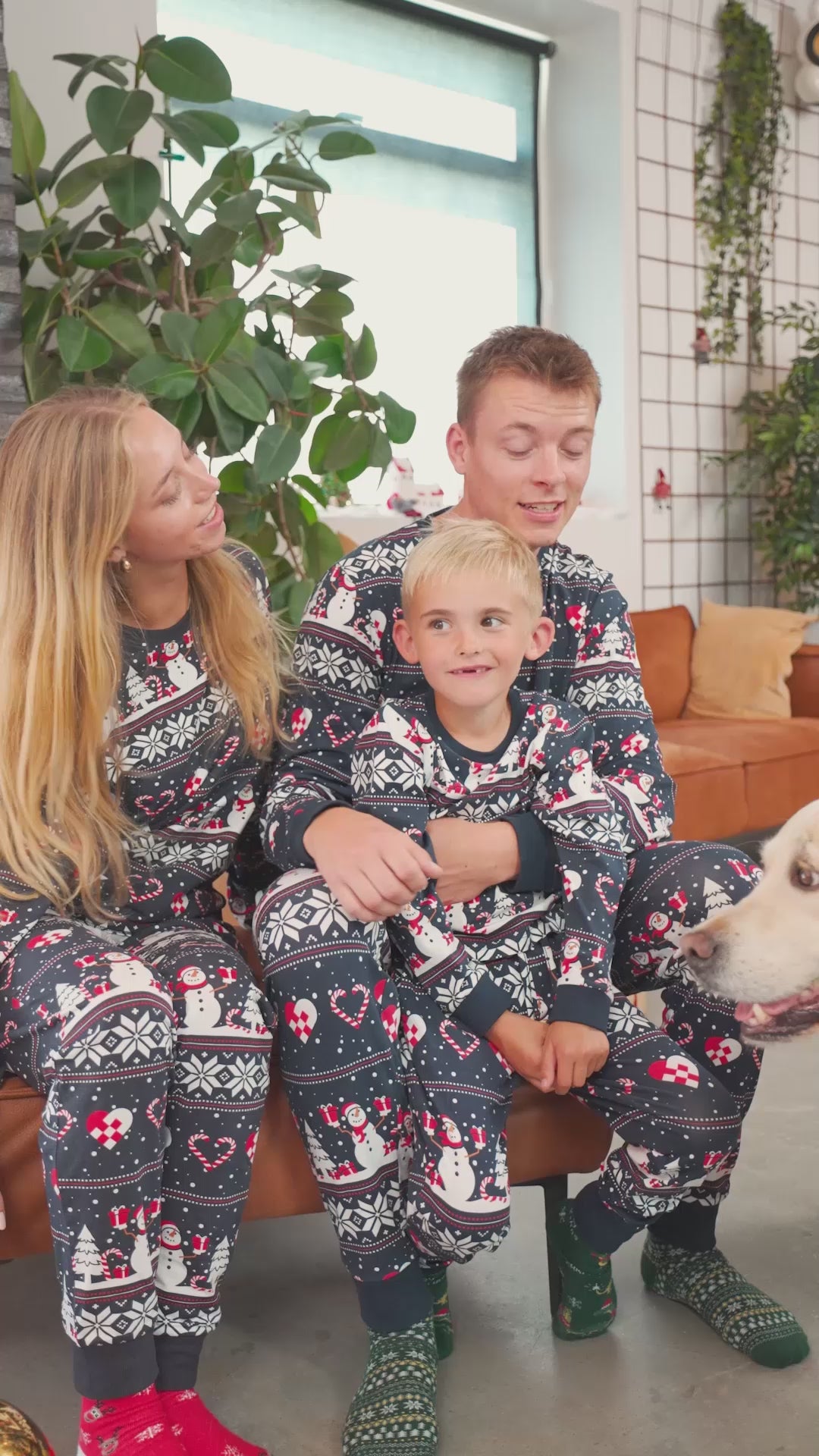 Pijama Navideña  para Familia Corazones Muñecos de Nieve Azul