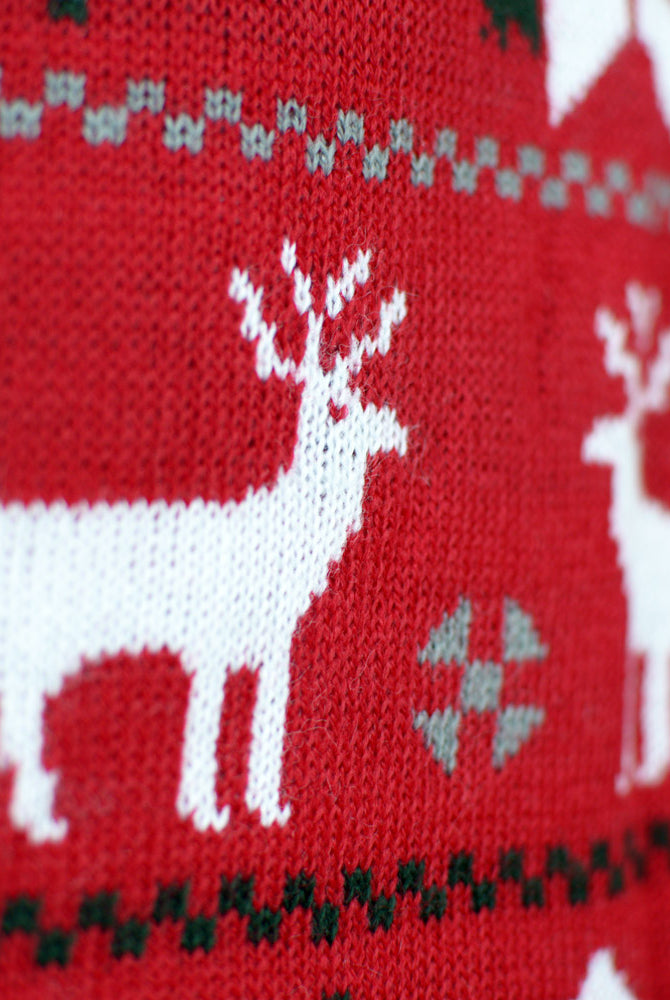 Suéter de Navidad para Mujer Rojo con Renos, Árboles y Estrellas Polares Detalle Renos