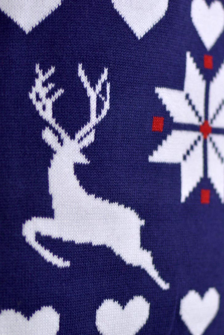 Suéter de Navidad para Hombre Renos y Corazones Azul y Rojo Detalle