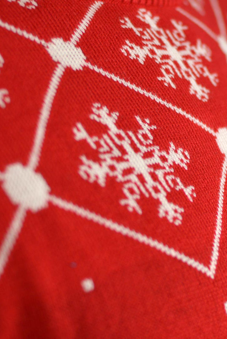 Suéter de Navidad Parejas con Papá Noel Entrando por la Chimenea Detalle Nieve