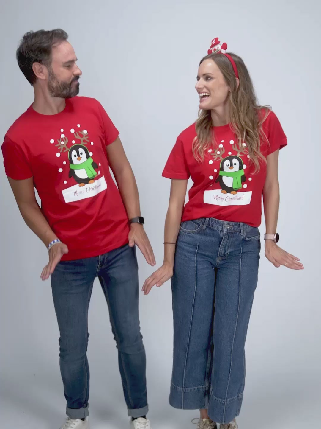 Playera Navideña Mujer y Hombre Roja Pinguino