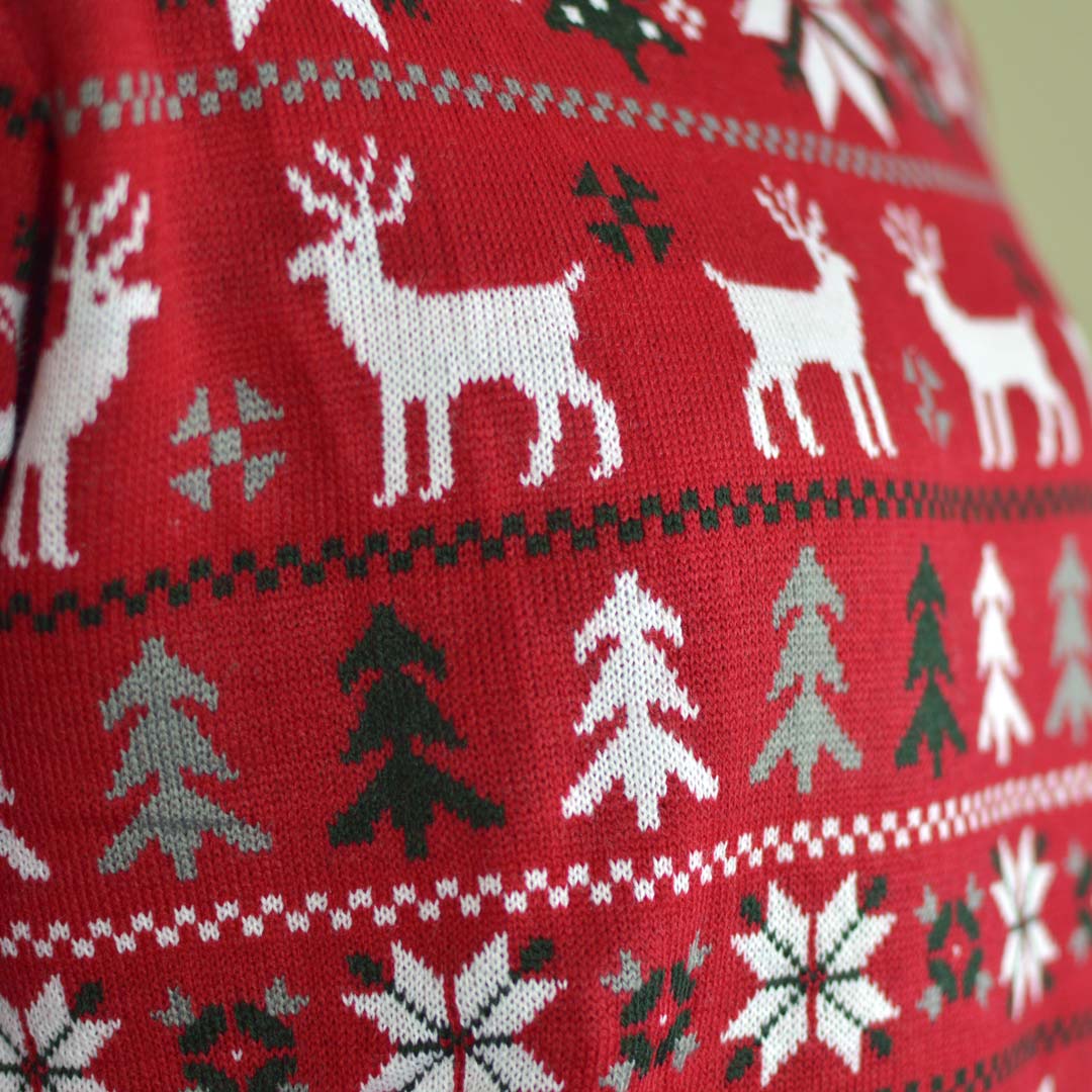 Suéter de Navidad para Hombre Rojo Renos, Árboles y Estrellas Polares Detalle Renos