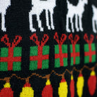 Suéter de Navidad Negro con Árboles, Renos y Regalos

