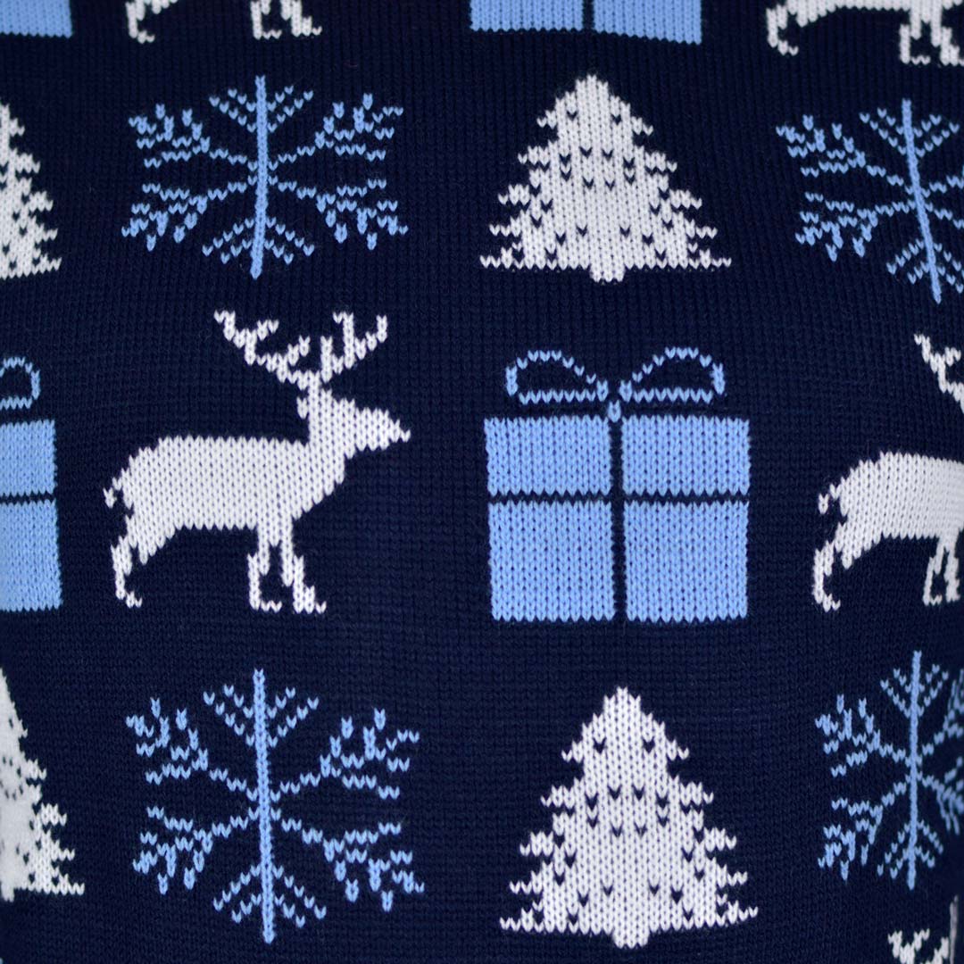 sueter de Navidad Parejas Azul con Renos, Regalos y Pinos Detalle